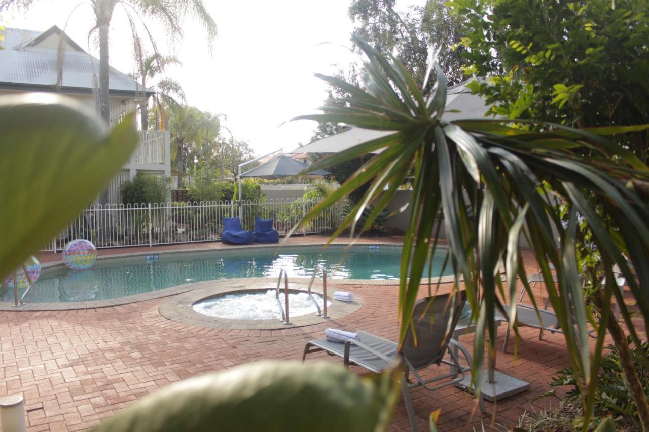 At The Sound Noosa Motel Noosaville Exterior photo