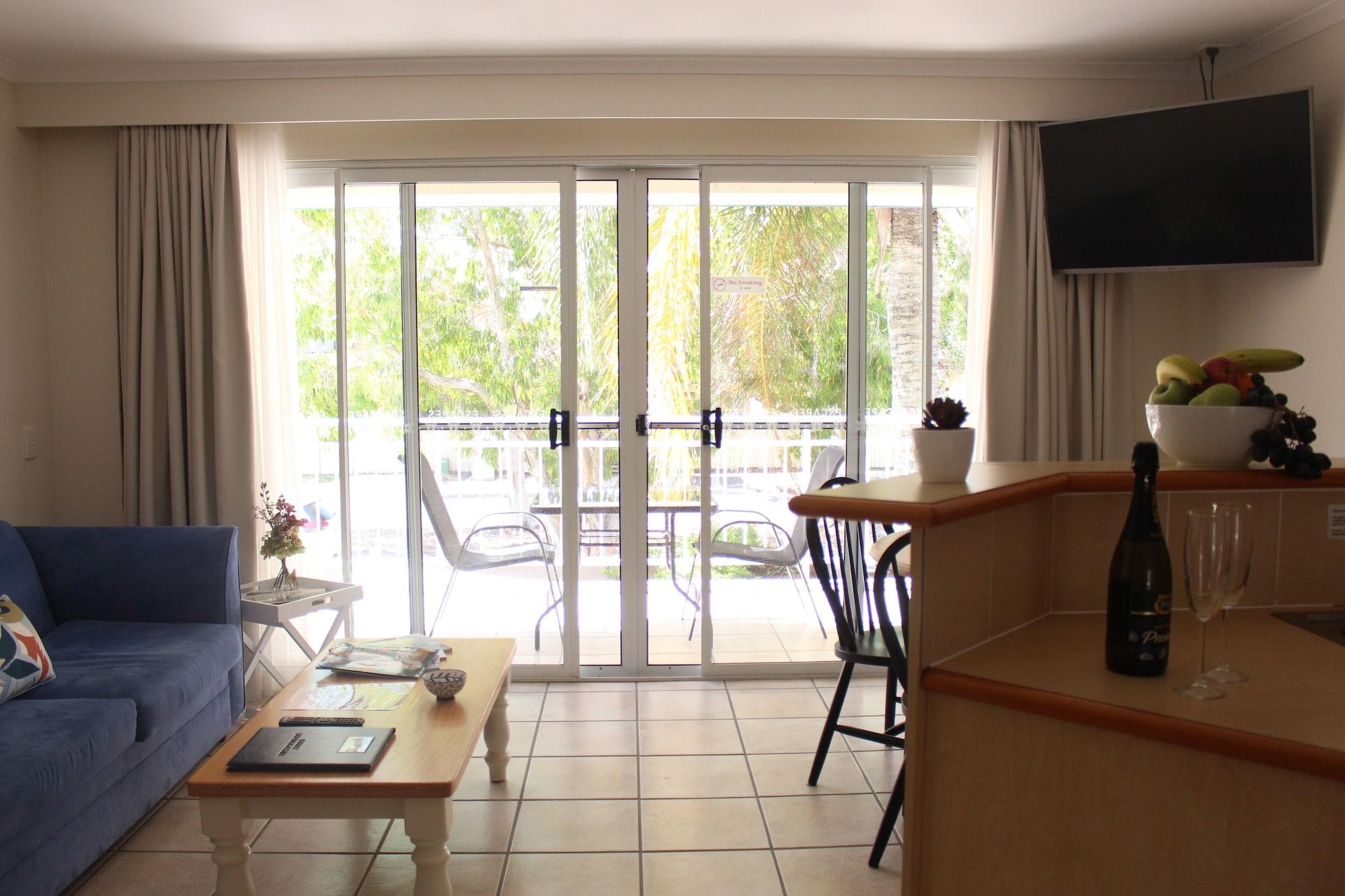 At The Sound Noosa Motel Noosaville Exterior photo